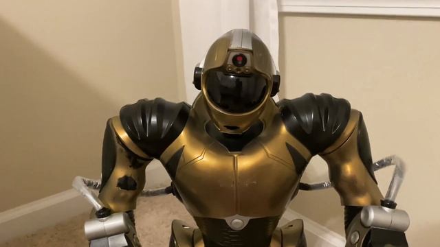 Robosapien V2 With DEAD Batteries. смотреть онлайн