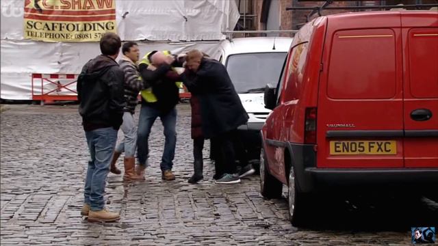 Coronation Street - Anna Attacks Phelan And Smashes Up His Van смотреть онлайн