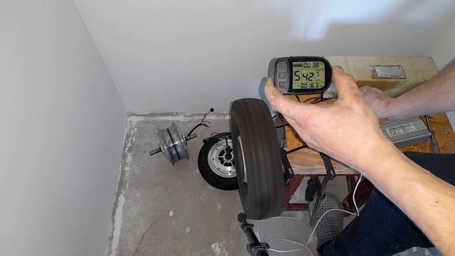 Тест моего колеса и гироскутерных колёс на скорость при различных ⚡ напряжениях. смотреть онлайн