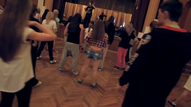 Мастер классы Саши Ошкина и Жени Чаусова в МТВ dance studio 6.12.2013 смотреть онлайн