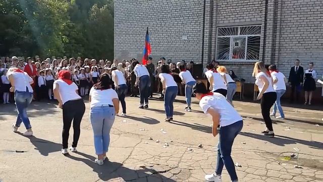 Танец на выпускном (школа 114) смотреть онлайн