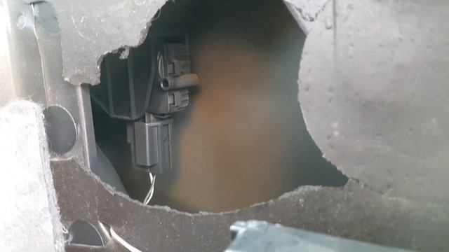 Ford Mondeo mk4 - How to remove fuel tank flap locking solenoid смотреть онлайн