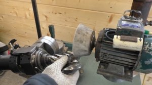 Заточка концевых фрез по торцу на самодельном заточном станке