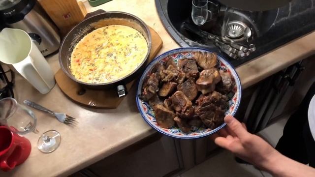 Шашлык из говяжьего языка, под сливочно чесночным соусом.За уши не оттянешь✊ смотреть онлайн