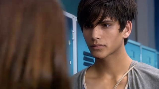 The Guys Try To Break The Ice | Skins смотреть онлайн