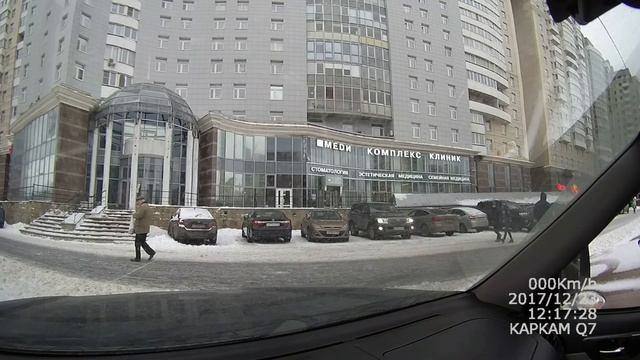 АвтоХамы на тротуаре С-Пб Комендантский пр  17 корп 1