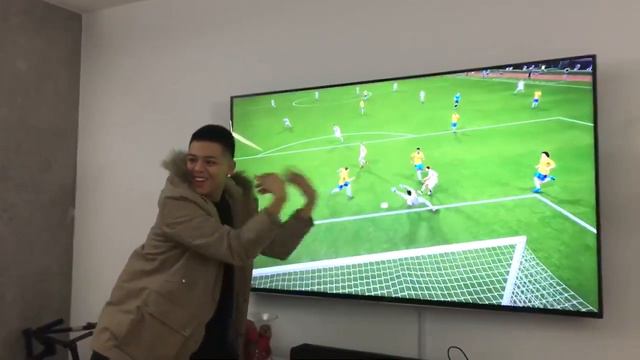 Когда друг забивает тебе гол в FIFA смотреть онлайн