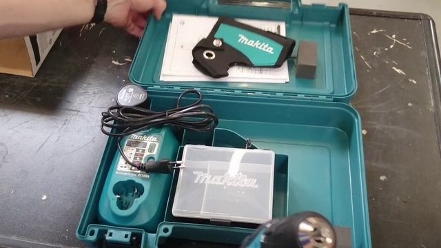 Обзор дрели-шуруповерт Makita DF330DWE смотреть онлайн