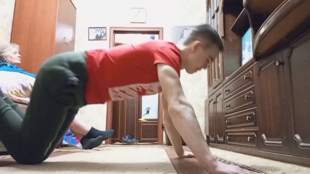 ОБУЧАЛКА НА ОТЖИМАНИЯ ОТ ПОЛА. ВСЕГО 5 МИНУТ В ДЕНЬ смотреть онлайн