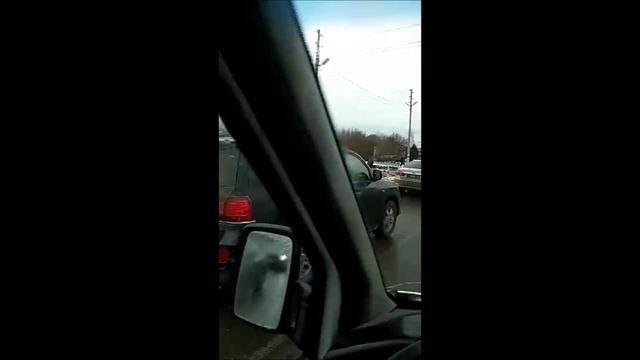 Кортеж брянского губернатора Богомаза по-барски и плюя на ПДД проехал ж/д переезд в Новозыбкове смотреть онлайн