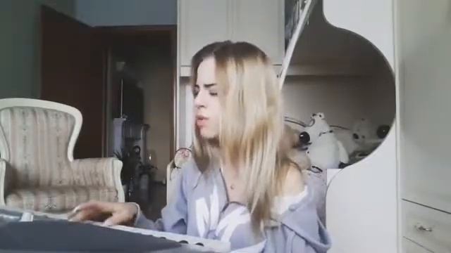 Видеозапись
🎶ROCKABYE- CLEAN BANDIT (Классный кавер от шикарной блондинки) смотреть онлайн