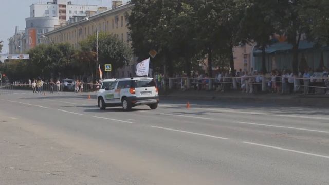 Показательные выступления на День города 2013. Контраварийное вождение. смотреть онлайн