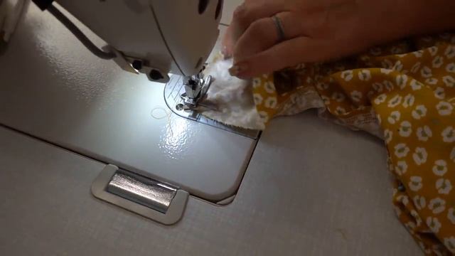 Урок 76. Обработка горловины с американской проймой. Сто шагов портного.mp4 смотреть онлайн