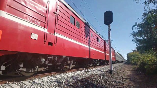 Электровоз ВЛ10-1886 с поездом Севастополь-Санкт Петербург КЖД 2020 смотреть онлайн