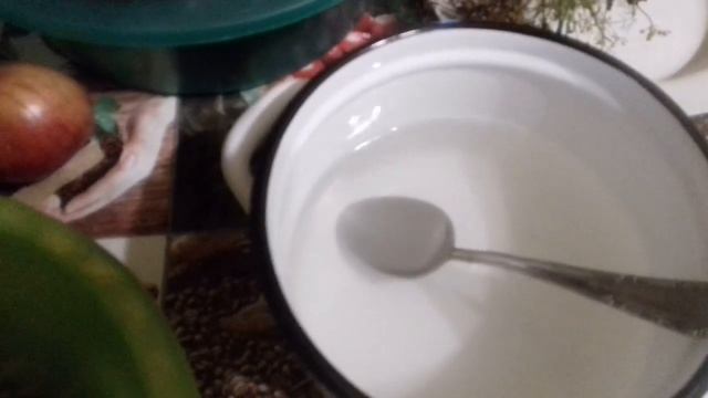 ПЕРВЫЙ УЛОВ ГРИБОВ// Бочковой засол рыжиков// Разговоры за делами от #Сельскиезарисовки смотреть онлайн