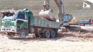 EC480DL Volvo Excavator Load Rock with Nissan Diesel Dump Truck