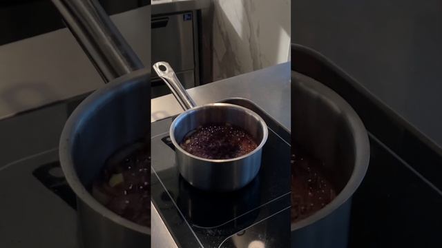 Соус на красном вине