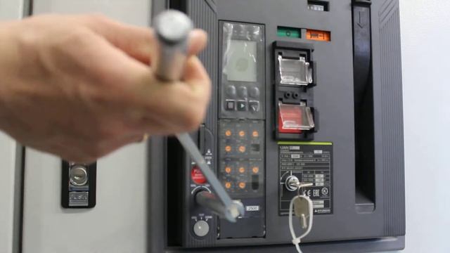 Автоматический выключатель Hyundai крупно смотреть онлайн