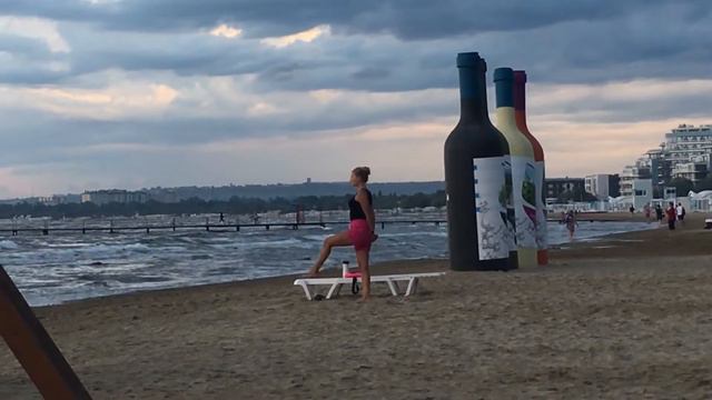 ЧЕРНОЕ МОРЕ УТРОМ НЕСПОКОЙНО ЧУДЕСА АНАПЫ ЗАРЯДКА ПО УТРАМ ЖИЗНЬ КИПИТ смотреть онлайн