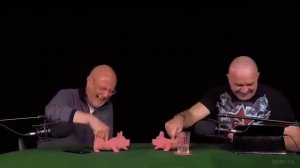 Дмитрий Пучков(Гоблин) и Клим Жуков развлекаются со свиньями
