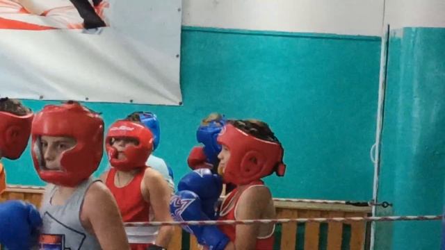 Кирилл свой выходной день проводит в спарринге по боксу смотреть онлайн