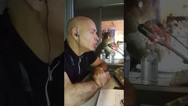 Синхронный перевод Simultaneous translation смотреть онлайн