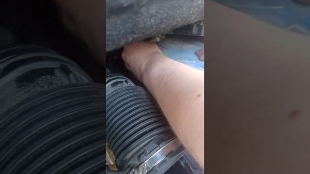 Заміна акумулятора Сітроен С4 гранд Пікассо . Replacing the Citroen C4 Grand Picasso battery. смотреть онлайн
