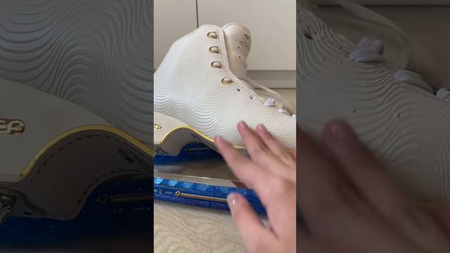 КАКИЕ ЖЕ КОНЬКИ ВЫБРАТЬ⛸? рассказываю о коньках Edea смотреть онлайн