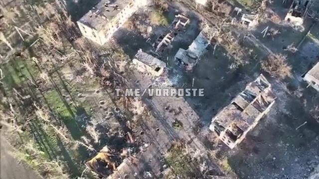 Центр Марьинки после многомесячных боев напоминает Сталинград образца 1943 года. смотреть онлайн