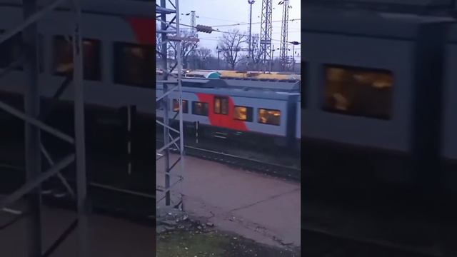 Прибытие ЭС1-050 "Ласточка" сообщением Ростов-Кисловодск на станцию Тихорецкая. смотреть онлайн