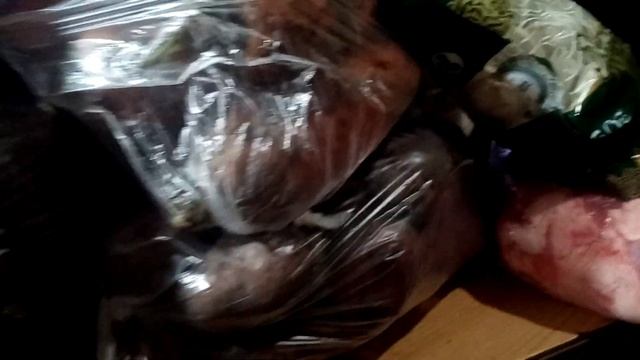 Денис получил аванс.Купил продуктов Овощи,мясо,молоко.