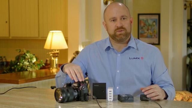 Panasonic - LUMIX S series - DC-S1, DC-S1R - Tutorial: USB Power Charging смотреть онлайн
