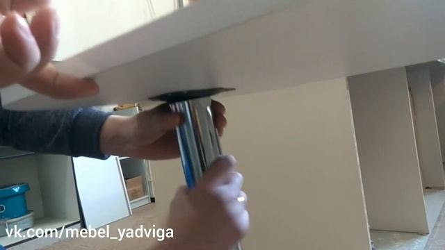 Мебель Ядвига. Установка хромированной опоры (ноги) в маникюрный стол смотреть онлайн