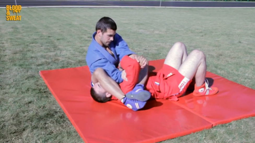 Самбо. Три варианта разрыва захвата для выхода на рычаг локтя. Sambo. смотреть онлайн