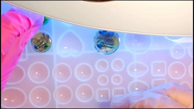 Что такое УФ смола, как создать украшения своими руками дома, видео уроки по смоле. #смола #diy смотреть онлайн