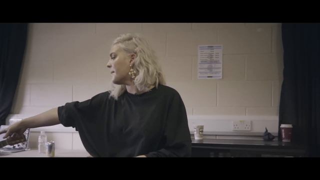 Anne-Marie - Ciao Adios [Acoustic Dressing Room Vibes] смотреть онлайн