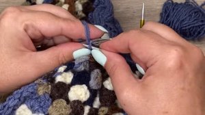 Вяжем стильный жилет из "бабушкиных" квадратов !