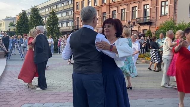Танцуем на улице! смотреть онлайн