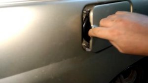 Фиксатор лючка бензобака ВАЗ 2111