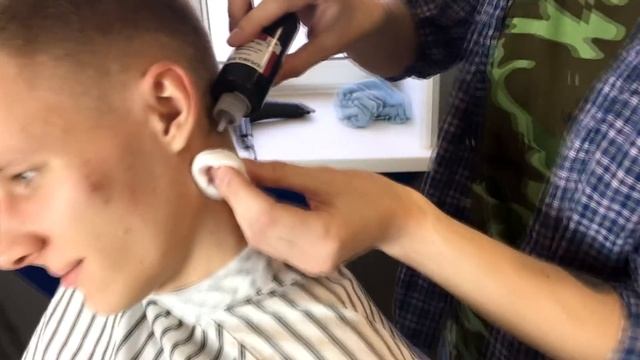 БАРБЕР ПОРЕЗАЛ МНЕ ШЕЮ! Пранк в Барбершопе чуть не вышел из под контроля! смотреть онлайн