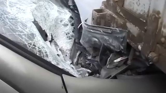 Такси влетело под кран в районе Седанки смотреть онлайн