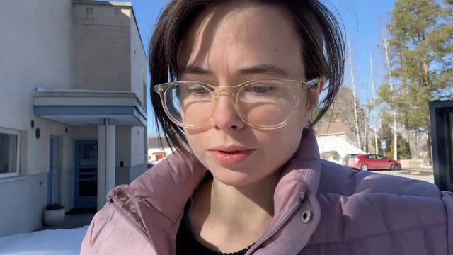 11. Наш городок, школа финского, мое любимое кафе и как дела у Холли смотреть онлайн