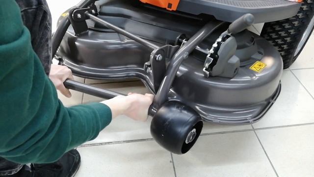 РАЙДЕР HUSQVARNA R 112C. ДЕРЗКИЙ, КАК ПУЛЯ РЕЗКИЙ! ОБЗОР! смотреть онлайн
