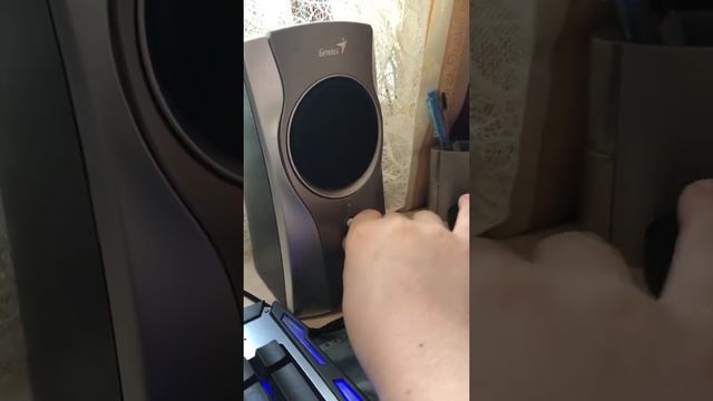 У меня фонят колонки,а у вас? смотреть онлайн