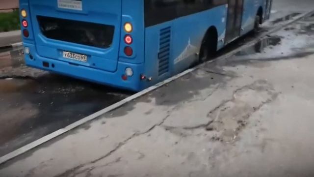 Проблема разбитых дорог в Твери остается открытой смотреть онлайн