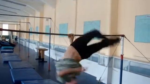 ПРИКОЛЬНЫЕ ФИШКИ НА ТУРНИКЕ. Что такое Gimbarr?... Джимбар или торбелино тарзан + сириус смотреть онлайн