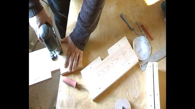 Настенные часы и оригинальный настенный светильник из массива сосны. смотреть онлайн