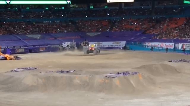 Monster Jam Miami 2015 - Max D Freestyle смотреть онлайн