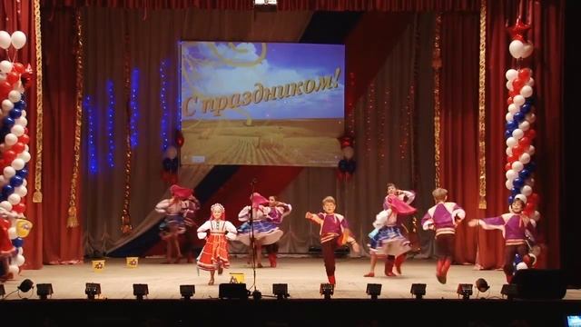 Народный хореографический коллектив _Экспрессия_. Руководитель М.В. Ирхина.mp4 смотреть онлайн