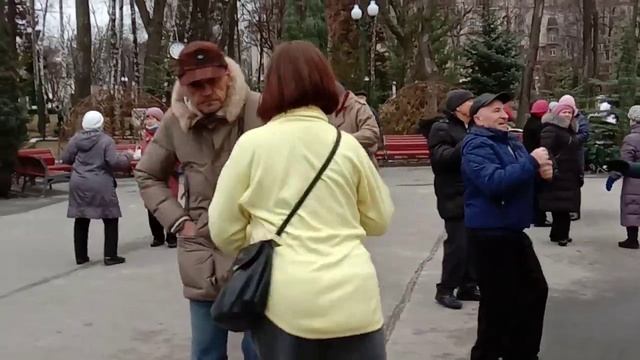 Хай гуляє все село!!!Танцы,парк Горького,Харьков!!! смотреть онлайн